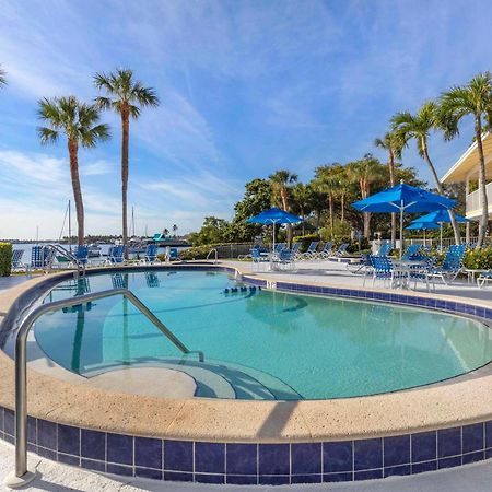 Hilton Vacation Club Charter Club Naples Bay Hotel Eksteriør billede