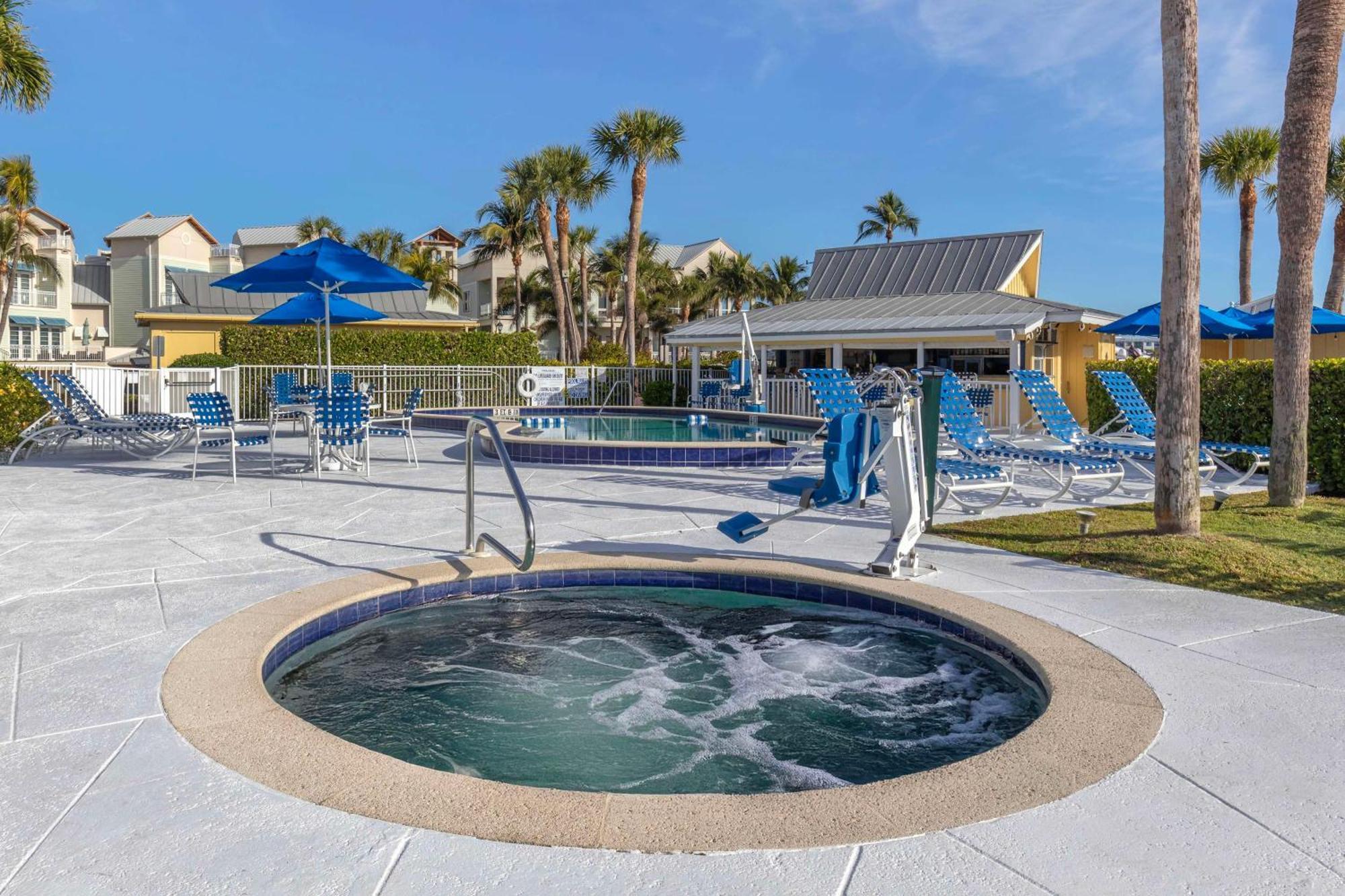 Hilton Vacation Club Charter Club Naples Bay Hotel Eksteriør billede