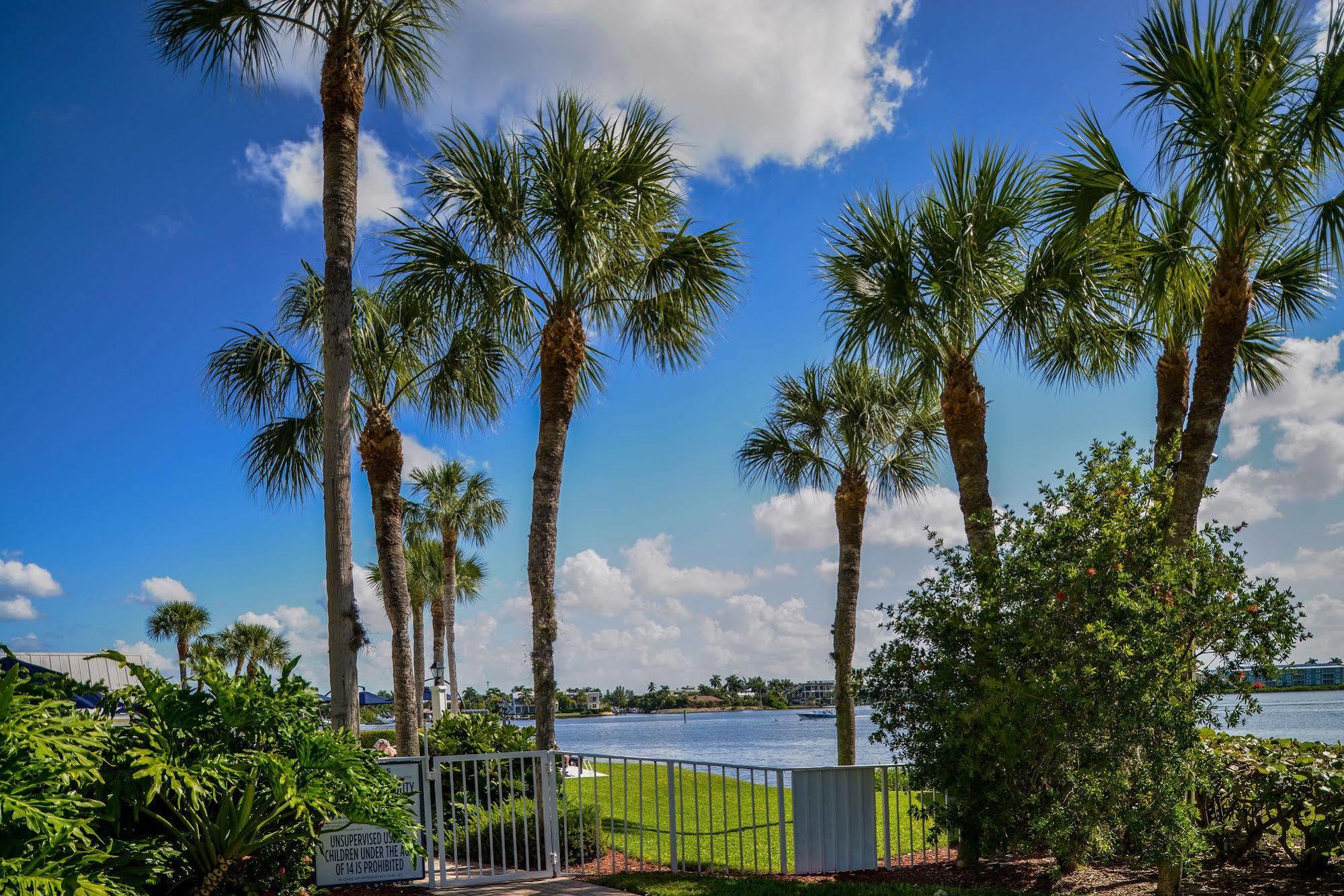 Hilton Vacation Club Charter Club Naples Bay Hotel Eksteriør billede